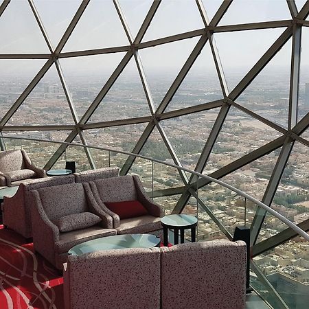Mandarin Oriental Al Faisaliah, ריאד מראה חיצוני תמונה The 360° view from the lounge