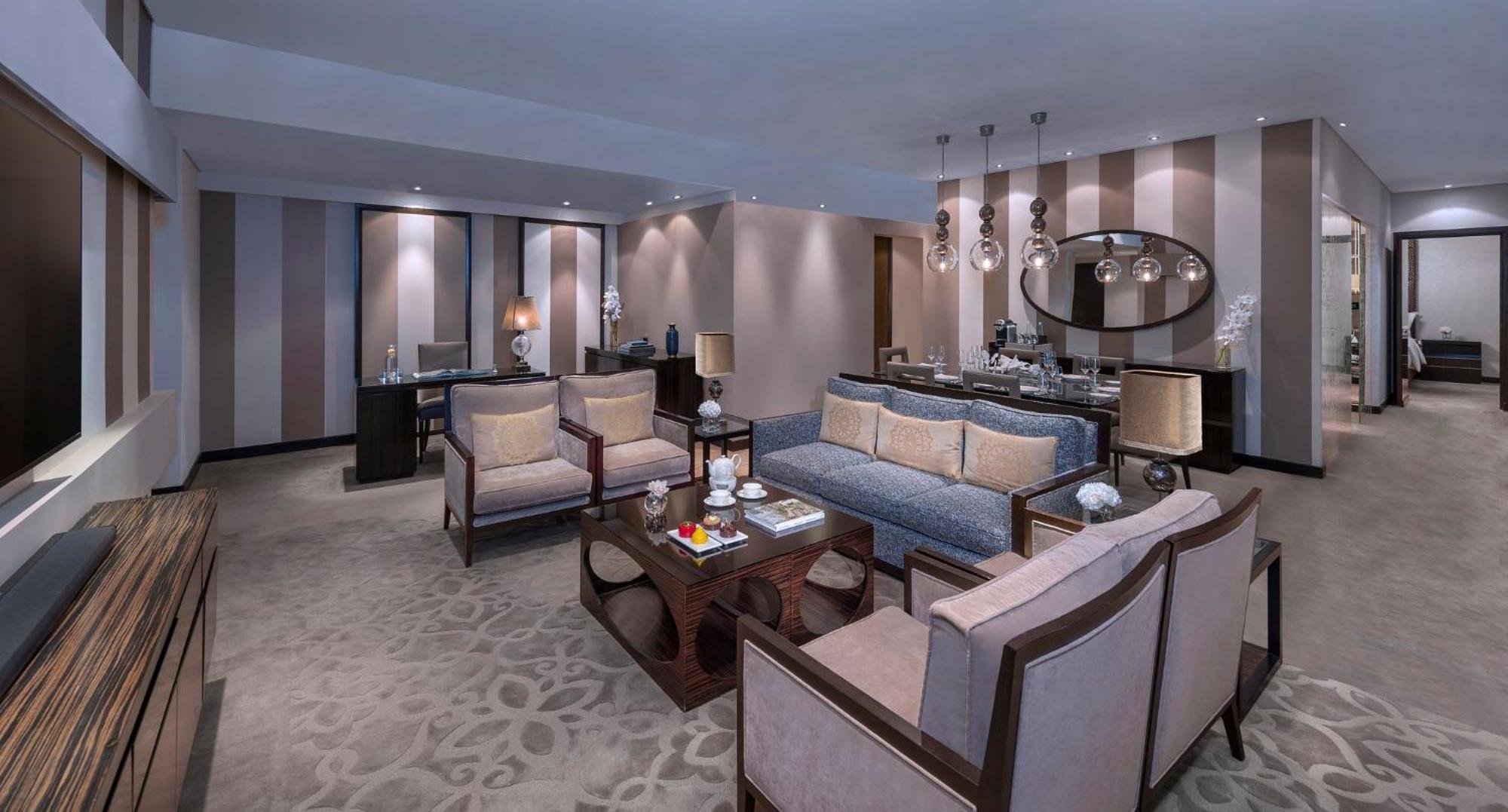 Mandarin Oriental Al Faisaliah, ריאד מראה חיצוני תמונה The Club Lounge at the Conrad Hong Kong