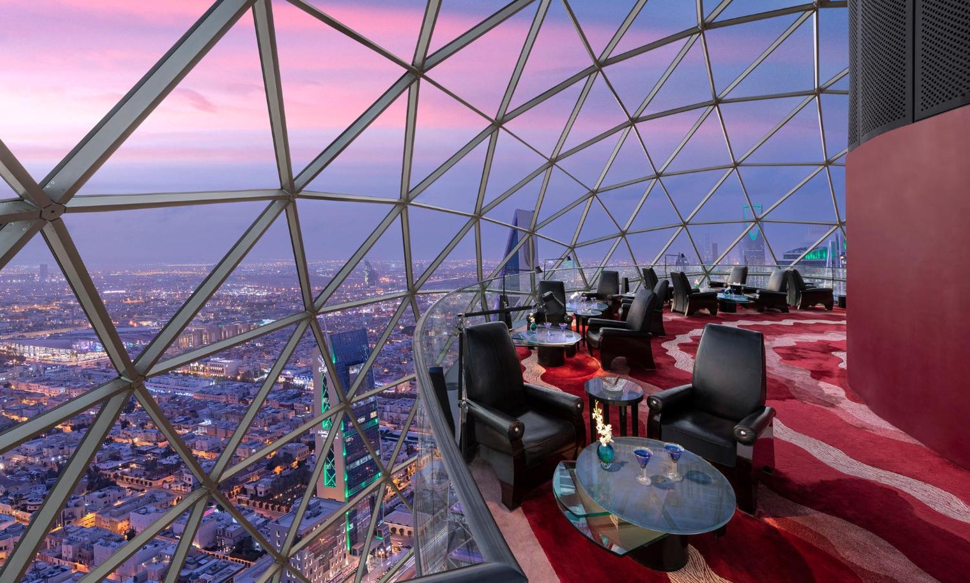 Mandarin Oriental Al Faisaliah, ריאד מראה חיצוני תמונה The 360° view from the lounge