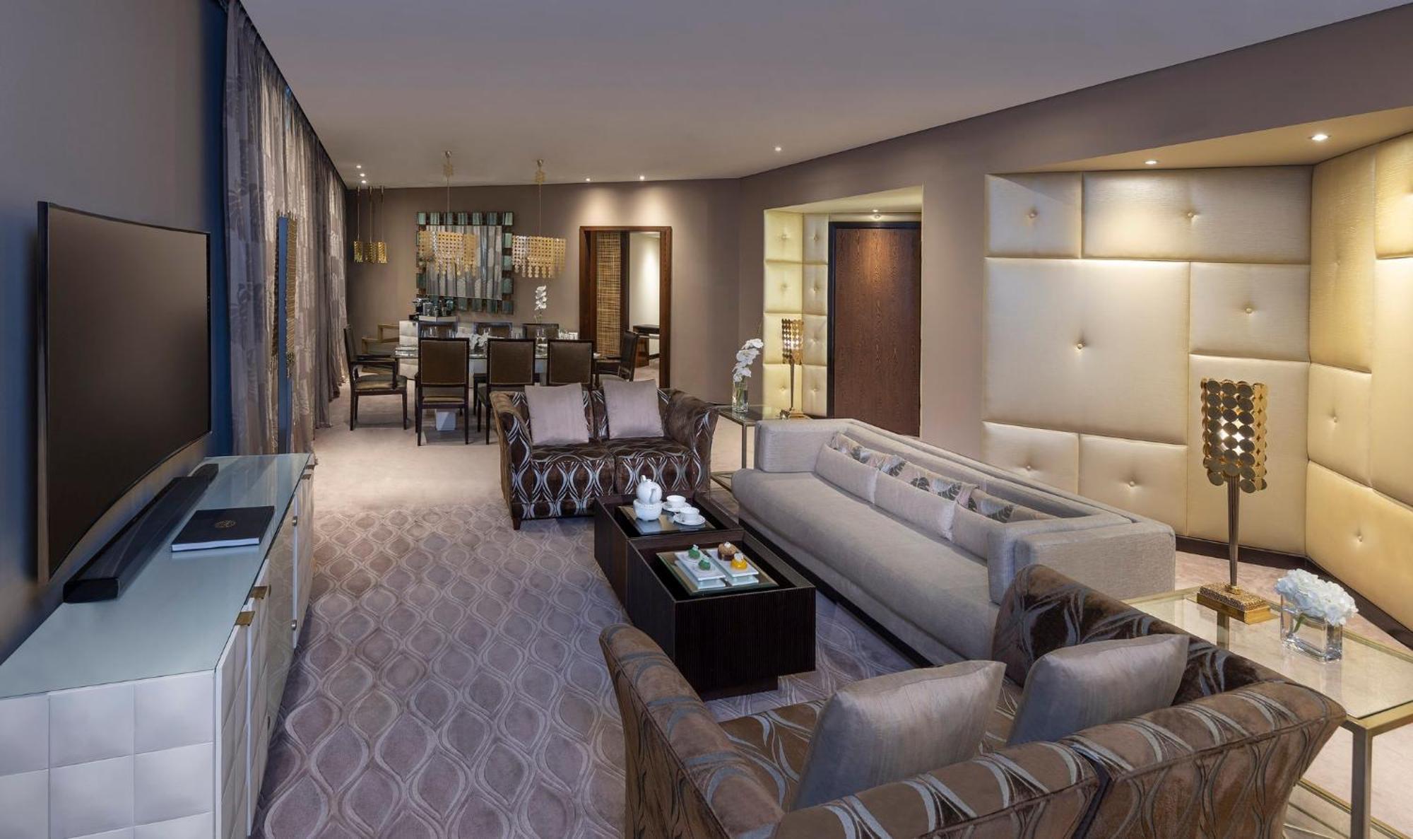 Mandarin Oriental Al Faisaliah, ריאד מראה חיצוני תמונה The living room of a Presidential Suite
