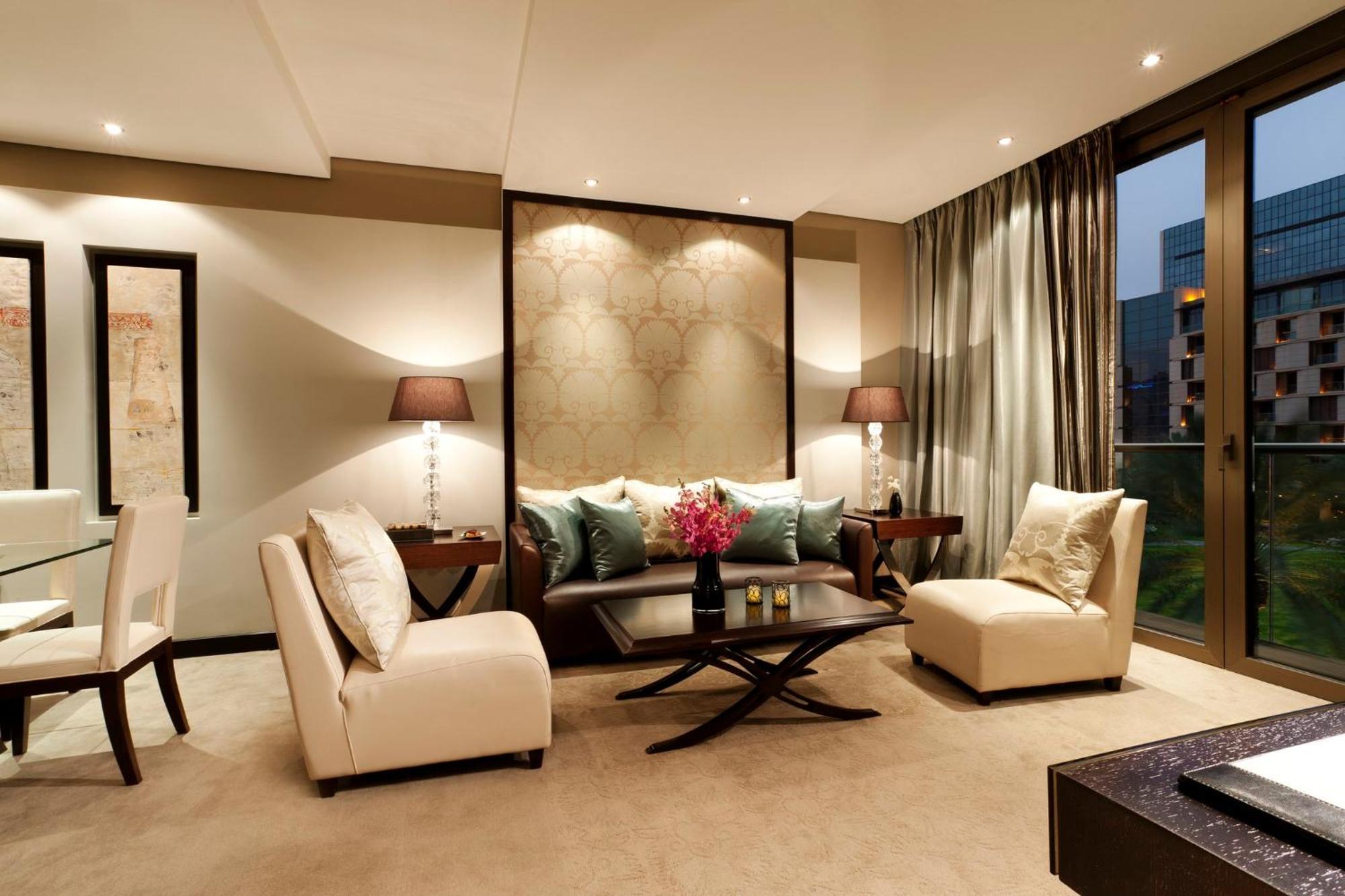 Mandarin Oriental Al Faisaliah, ריאד מראה חיצוני תמונה A living room in a typical apartment