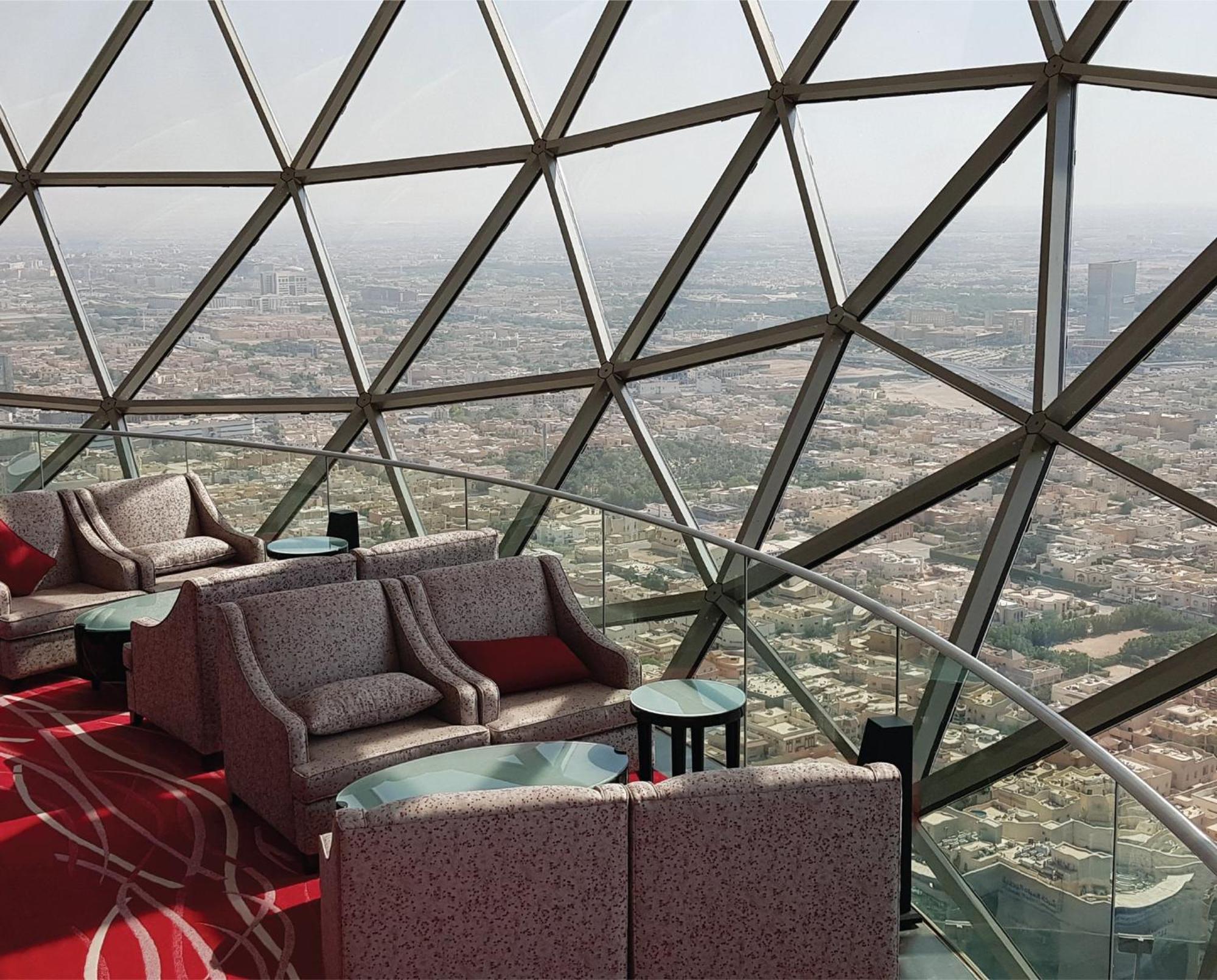 Mandarin Oriental Al Faisaliah, ריאד מראה חיצוני תמונה The 360° view from the lounge
